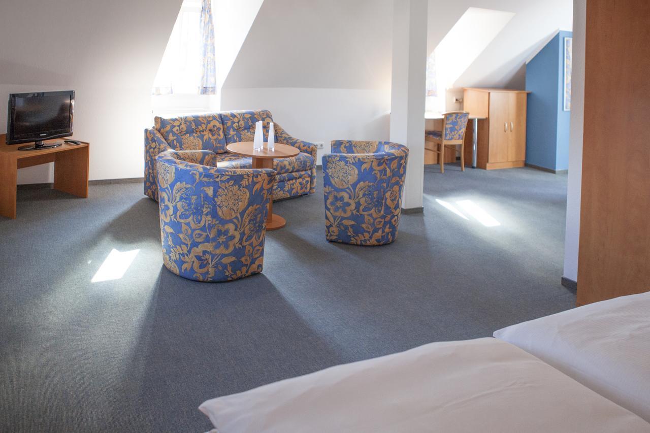 Hotel Am Markt Hungen Екстериор снимка